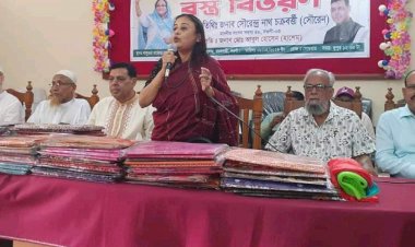 ৫৮ নওগাঁ ৩ আসেন এমপির ব্যক্তিগত তহবিল থেকে ৩ হাজার অসহায় মানুষের মাঝে বস্ত্র বিতরণ করেন