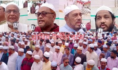টেকনাফে প্রখ্যাত চিকিৎসক  ডাঃ জামাল আহমদের নামাজে জানাযা শোকার্ত মানুষের ঢল