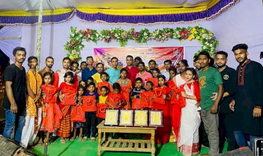 চট্টগ্রাম চন্দনাইশ বাসন্তী পূজায় সনাতনী স্বেচ্ছাসেবী ফাউন্ডেশন শিক্ষা সামগ্রী বিতরণ