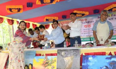 নড়াইলে ঘোড়দৌড় প্রতিযোগিতা ও চিত্রশিল্পীদের আর্ট ক্যাম্প পরিদর্শন