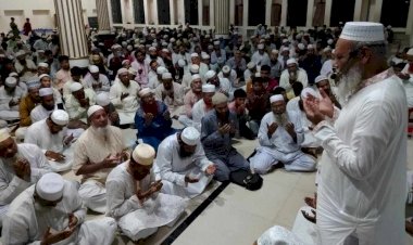 পাবনায় মাওলানা আব্দুস শাকুরের রুহের মাগফিরাতে দোয়া মাহফিল