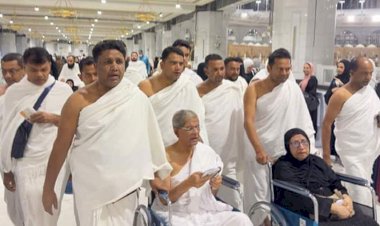 বিএনপির মহাসচিব মির্জা ফখরুল ও তার স্ত্রীকে নিয়ে ওমরাহ পালন