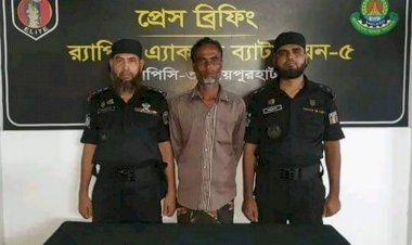 নওগাঁর বদলগাছীতে র‌্যাবের  অভিযানে উজ্জ্বল মন্ডল নামে এক মাদকব্যবসায়ীকে আটক