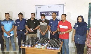 পাবনার ঈশ্বরদীতে ফেন্সিডিল ও  টাকাসহ রেলওয়ে নিরাপত্তা বাহিনীর দুই সদস্য আটক