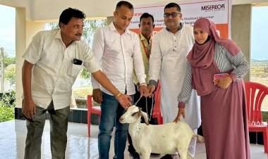কক্সবজারে টেকনাফে দুস্থ মহিলাদের মাঝে ছাগল বিতরণ