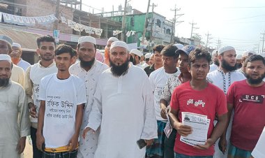 টেকনাফের হ্নীলায় মাইক প্রতীকের প্রার্থী মাওঃ রফিক উদ্দীনের ব্যাপক গনসংযোগ।