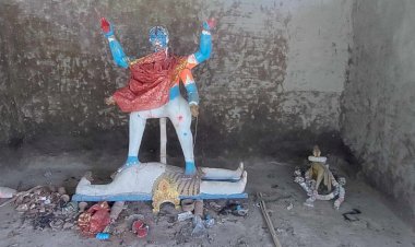 নওগাঁর চৌমাশিয়া কেন্দ্রীয় শিবকালী মন্দিরে তৃতীয়বার রক্ষা কালী প্রতিমা ভাংচুর দেখার কেউ নেই