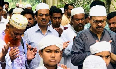 পিতা মাতার কবর জিয়ারত করলেন আলহাজ্ব সিরাজুল ইসলাম মোল্লা এমপি