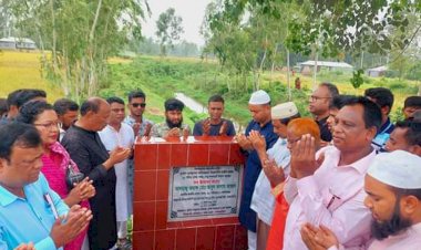 গোবিন্দগঞ্জে রাস্তা কালভার্ট সেতুর কাজের উদ্বোধন করলেন (অধ্যক্ষ আবুল কালাম আজাদ এমপি)