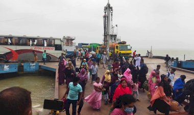 দৌলতদিয়া ঘাটে ঘরমুখো মানুষের চাপ বেড়েছ