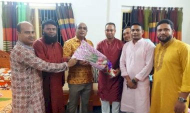 ভূমি সংস্কার বোর্ডের চেয়ারম্যানের সবুর মন্ডলের সাথে উপজেলা চেয়ারম্যানের প্রভাষক শাকিল আকন্দ বুলবুলের সৌজন্য সাক্ষাত