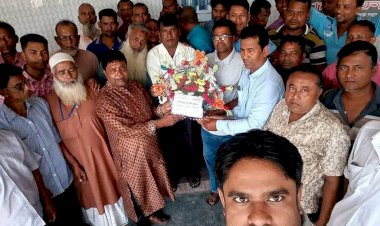 নবনির্বাচিত চিরিরবন্দর উপজেলা পরিষদের চেয়ারম্যান মহোদয়কে আলোকডিহি জান বকস্ এক্স স্টুডেন্ট অ্যাসোসিয়েশনে ফুলেল শুভেচ্ছা