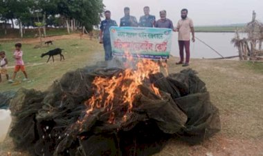 নওগাঁ পুনর্ভবা নদীর বিভিন্ন স্থানে অভিযান চালিয়ে অবৈধ  সুতিজাল জব্দকরে পোড়ানো হয়