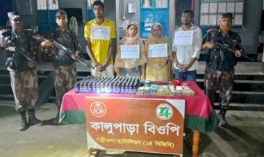 নওগাঁর পত্নীতলা ব্যাটালিয়নের  বিষেশ অভিযানে শীর্ষ মাদক পাচারকারী মনির ফেন্সিডিল স্বর্ণ অলংকারসহ  আটক
