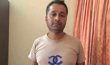 নওগাঁয় উপজেলা ভূমি অফিসে অভিযান চালিয়ে দালাল চক্রের মূল হোতা আরিফুল ইসলামকে ৫০ হাজার টাকা জরিমানা