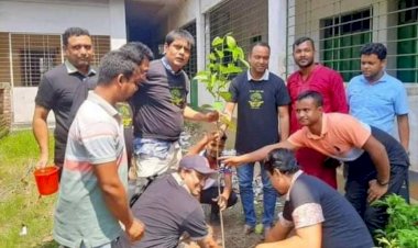 গাইবান্ধার গোবিন্দগঞ্জে শিক্ষার্থীদের মাঝে উপহার স্বরূপ গাছের চারা বিতরণ অনুষ্ঠিত