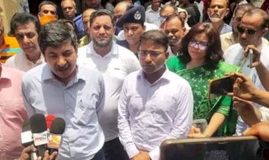 অগ্নিকান্ডে ক্ষতিগ্রস্ত মাধবদী পৌর ভবন পরিদর্শনে বিভাগীয় কমিশনার