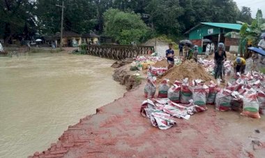 নাইক্ষ্যংছড়ি ও গর্জনিয়ায় টানা বর্ষণে উপজেলার সাথে ২ লক্ষ মানুষের যোগাযোগ বন্ধ