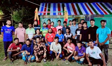 নরসিংদীতে এলাকা নিরাপত্তা নিশ্চিতে নাইট গার্ডের দায়িত্ব পালন করছেন