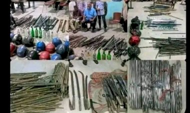 দিনাজপুরে বিপুল পরিমাণ দেশীয় অস্ত্র উদ্ধার!