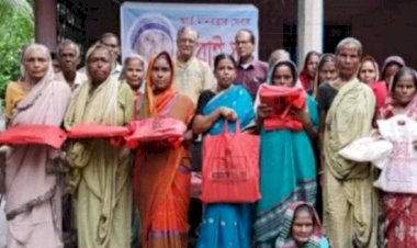 নওগাঁয় দেবিপক্ষের শুভ মহালয়া আগমন ও দুর্গাপূজা উপলক্ষে সনাতন ধর্মাবলম্বী হিন্দু সম্প্রদায়ের মাঝে বস্ত্র বিতরণ