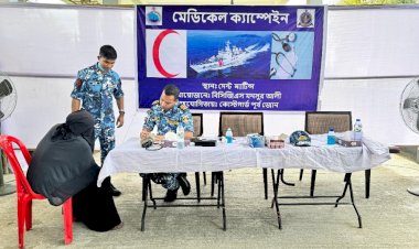 সেন্টমার্টিনে দুই শতাধিক সুবিধাবঞ্চিত মানুষ ও শিশুদের মাঝে চিকিৎসা সেবা প্রদান করছেন কোস্টগার্ড