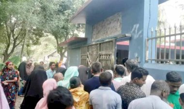নওগাঁর রানীনগরে ওমর বক্স নামে এলজিইডির  উপসহকারি প্রকৌশলী গলায় ফাঁস দিয়ে আত্মহত্যা