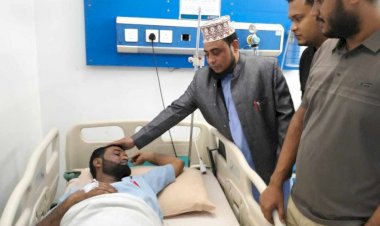 অসুস্থ রেজওয়ানুল ইসলাম রায়হানের শয্যাপাশে দুধরচকী