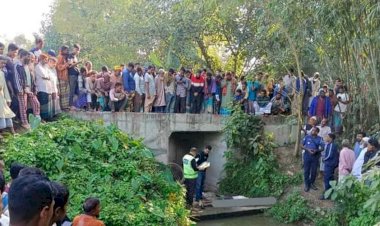 দিনাজপুরের চিরিরবন্দরে ব্রিজের নিচ থেকে শাহাদত হোসেন (৫৮) নামে এক দপ্তরীর রক্তাক্ত মরদেহ উদ্ধার করেছে থানা পুলিশ।