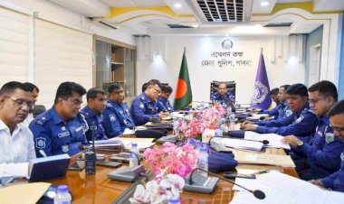 পাবনায় পুলিশের প্যারেড ও মাসিক অপরাধ পর্যালোচনা সভা অনুষ্ঠিত
