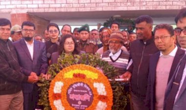 রাজশাহী মোহনপুর মুগরইল গ্রামে শহীদ বুদ্ধিজীবী দিবস উপলক্ষে পুষ্পস্তবক অর্পণ