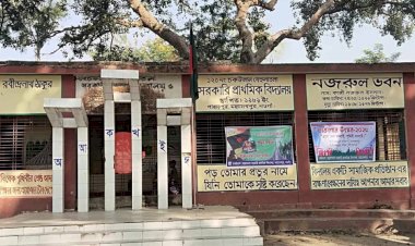 নওগাঁর মহাদেবপুরে জাতীয় বিজয়  দিবসে বেহুলাতলা প্রাথমিক বিদ্যালয়ের ২ জন শিক্ষক অনুপস্থিত!