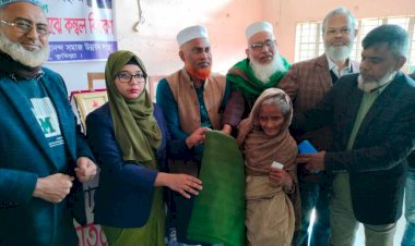 বুড়িচংয়ে আলোকিত যুব উন্নয়ন সংস্থার উদ্যোগে শীতার্ত মানুষের মাঝে কম্বল ও খাবার বিতরণ