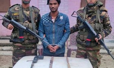 চৌদ্দগ্রামে সেনাবহিনীর অভিযানে শর্টগান ও দেশীয় অস্ত্র সহ যুবক