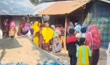 নওগাঁর পত্নীতলা কমলাবাড়ি গ্রামের ওয়াদুদ নামে এক মাদ্রাসার ছাত্র গলায় ফাঁস দিয়ে আত্মহত্যা