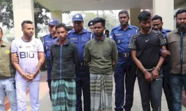 নওগাঁ রাতে অভিযান চালিয়ে ডাকাতির মালামালসহ ৪ জন ডাকাতকে গ্রেফতার