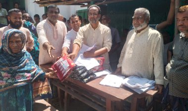 পীরগাছায় ছাওলা ইউনিয়ন জাতীয় পার্টির আয়োজনে গরিব,অসহায় মানুষের মাঝে ঈদ উপহার সামগ্রী বিতরণ