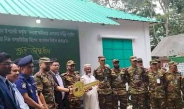 কুমিল্লায় বন‍্যায় ক্ষতিগ্রস্তদের মাঝে ৭০টি সরকারি বসতঘর হস্তান্তর