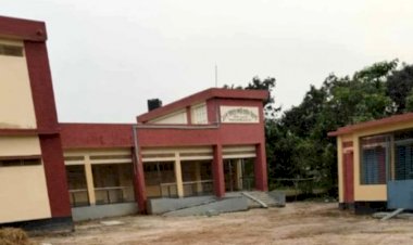 নওগাঁর বদলগাছীতে দেরিতে স্কুলে আসায় শিক্ষককে শোকজ