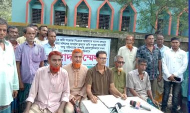নওগাঁর মহাদেবপুরে সংখ্যালঘু হিন্দু সম্প্রদায়ের জমি জবরদখল চেষ্টার প্রতিবাদে সংবাদ সম্মেলন