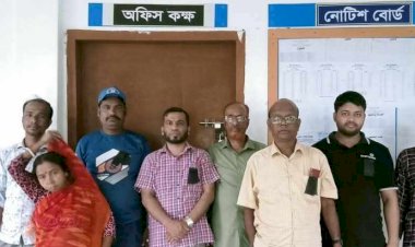 শিক্ষকদের উৎসব ভাতা বাড়লেও কর্মচারীদের বাড়েনি   উৎসব ভাতা বাড়ানোর দাবিতে কর্মচারীদের কর্মবিরতি