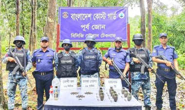 টেকনাফে যৌথ বাহিনীর অভিযানে গ্রেনেড গোলা বারুদ উদ্ধার ও মদ জব্দ