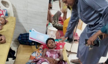 টেকনাফে  বিজিবির ছুঁড়া গুলিতে আহত ব্যাক্তিদের কে হাসপাতালে দেখতে যান জেলা জামায়াত আমীর আনোয়ারী