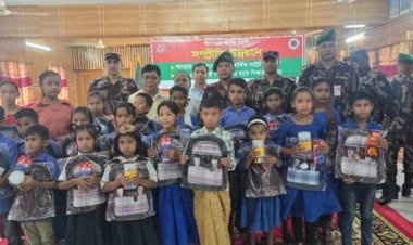 নাইক্ষ্যংছড়ি সীমান্তের স্থলমাই  বিস্ফোরণে আহত ও মেধাবী শিক্ষার্থী সহায়তা দান ১১ বিজিবি