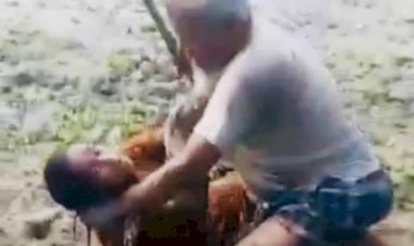 নওগাঁর রাণীনগরে প্রকাশ্যো রেশমা নামে এক প্রতিবন্ধী নারীকে পেটানোর ভিডিও ভাইরাল