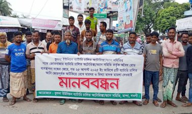 নওগাঁর মান্দায় অটোরিকশা আটক নিয়ে দুই সমিতির দ্বন্দ্ব, সড়কে অচলাবস্থা