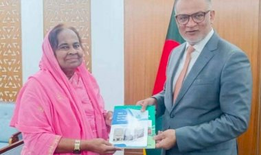 ঢাকায় অন্তর্বর্তীকালীন সরকারের উপদেষ্টা শেখ বশির উদ্দিনের সাথে ডক্টর হোসনে-আরা বেগমের সাক্ষাৎ