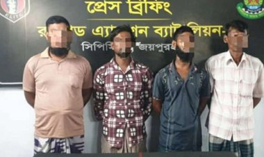 নওগাঁর মহাদেবপুরের হামিদপুর গ্রামে অভিযান চালিয়ে একটি কষ্টিপাথরের বিষ্ণুমূর্তিসহ ৪ জন গ্রেফতার