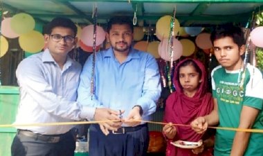 প্রতিবন্ধিকে চায়ের দোকান উপহার দিলেন উপজেলা প্রশাসন