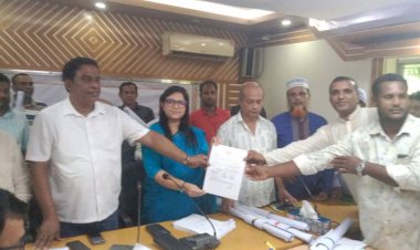 নরসিংদীর শিবপুরে  ৭২টি পূজামণ্ডপে সরকারী অনুদান বিতরণ